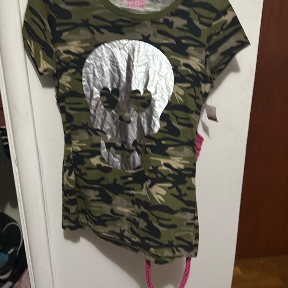 Green and Silver Short Sleeve Tee with Skull Design